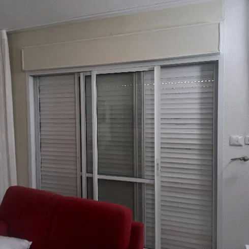 מתקין מנוע לתריסים