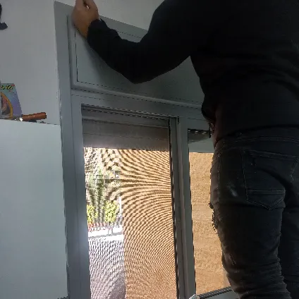 טכנאי רצועות לתריסים