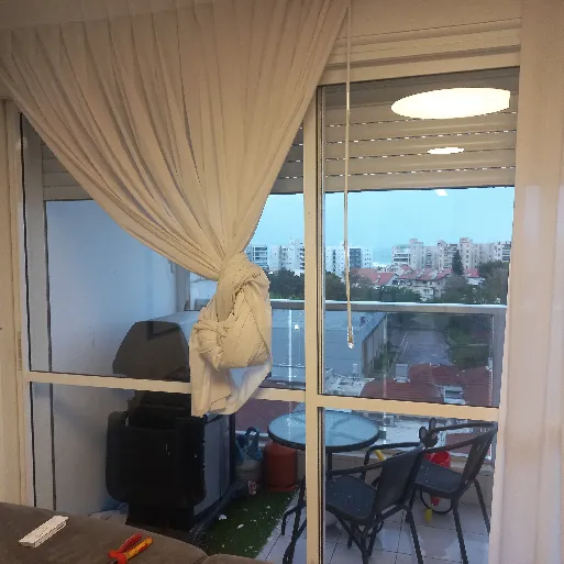 מתקן תריסים חשמליים