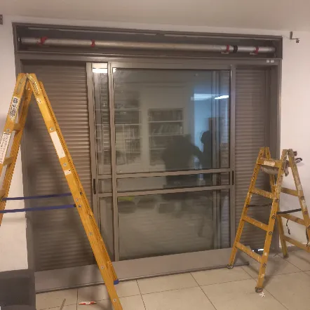 מתקין תריסים ידניים